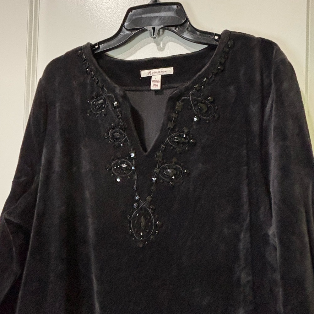 JM Collection Velour V-neck Jeweled Tunic Size Large